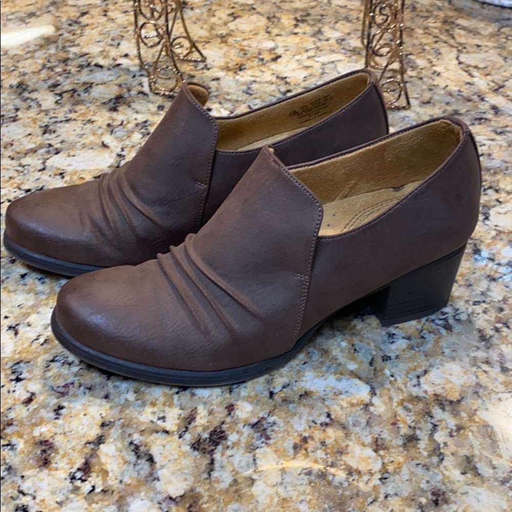 Like New Natural Soul Shoes